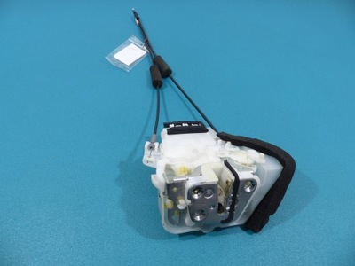 Замок задняя правый subaru forester iii sh 08-13 2pin фото №1