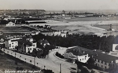 Pocztówka Gdynia - Widok na port (02)