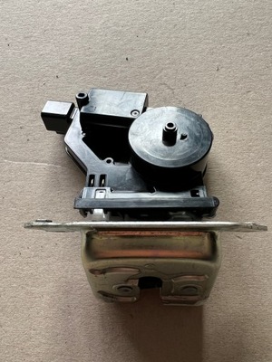 Suzuki swift mk8 замок крышки багажника фото №1