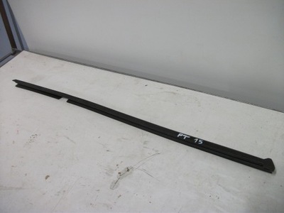 Внутрішня молдинг двері правий задня kia stinger фото №1