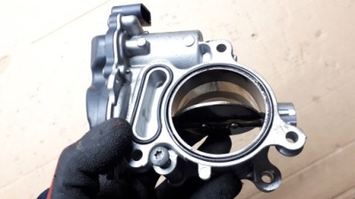 A4 b9 lift дросельна заслінка 2.0 tdi 05l128063d a5 8w фото №1