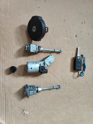 Ключ, замок запалювання, замки, кришка заливної пального citroen c4 picasso c5 iii c8 фото №1