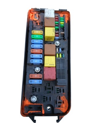 13205802gn коробка запобіжників opel vectra c фото №1