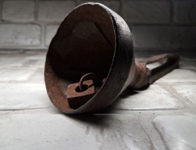 STARE NARZĘDZIA DZWON RĘCZNA ROBOTA