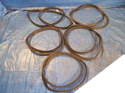 Skoda fabia ii прокладка кузовна правий перед фото №1