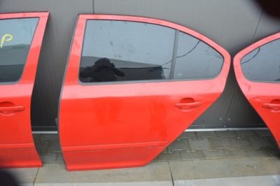 Octavia ii hb двері лівий задня 8t8t фото №1