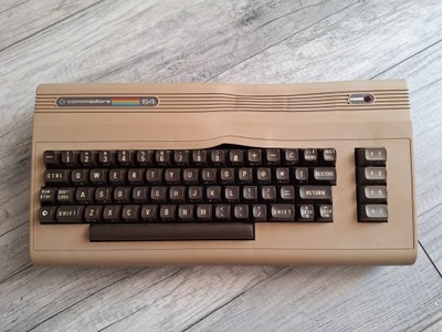 KOMPUTER COMMODORE C 64 CZYTAJ OPIS !!!