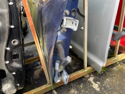 Renault clio iii петли дверь правое передние фото №1