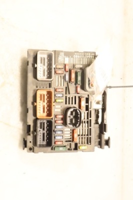 Коробка предохранителей peugeot 407 2.2hdi 9664705980 фото №1