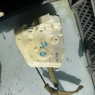 Замок ___двері передніх задня правий____ mazda 3 фото №1