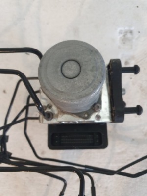 Mercedes c klasa w205 насос abs демонтаж фото №1