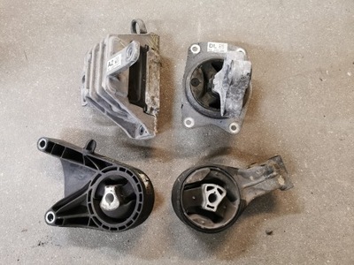 Кронштейн подушка двигателя opel insignia a hb 2.0 фото №1