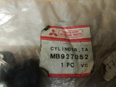 Вкладка з ключ mitsubishi mb927052 фото №1