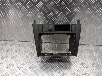 Рамка радіо volvo v40 1.9 d 30613739 фото №1