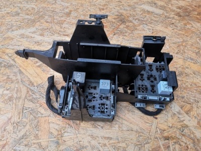 Vw touareg 7l коробка предохранителей 2.5 tdi фото №1