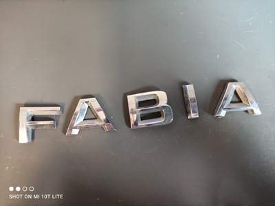 EMBLEMA LOGOTIPO INSCRIPCIÓN AL TAPA DE MALETERO SKODA FABIA 3  