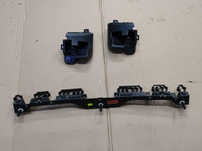 Clio v середній напрямна бампера задня оригінал фото №1