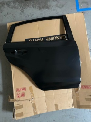 Nowe оригінальні двері праве задні subaru impreza 2012-17 фото №1