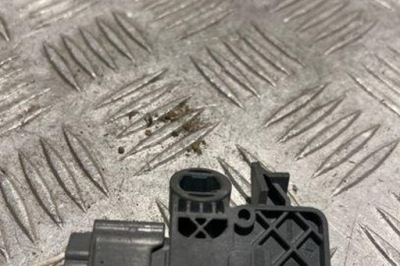 Левый боковой датчик удара renault megane iii grandtour kz0/1 фото №1