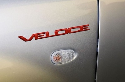 ROJO INSIGNIA LOGOTIPO VELOCE ALFA ROMEO GIULIA  