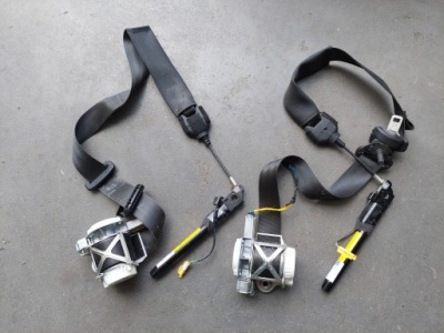 Pas перед передній натягувач правий fiat 500l фото №1