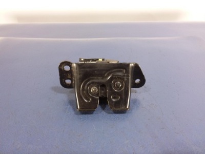 Hyundai i10 i замок засов крышки багажника фото №1