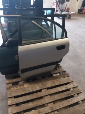 Дверь задние левая mitsubishi carisma фото №1