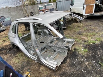 Tiguan 5na чверть задня права дах фото №1