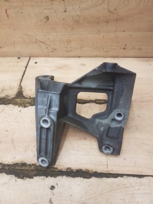 Кронштейн кронштейн генератора voyager iii 2.4 16v фото №1