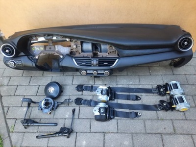 Приборная панель alfa romeo giulia фото №1