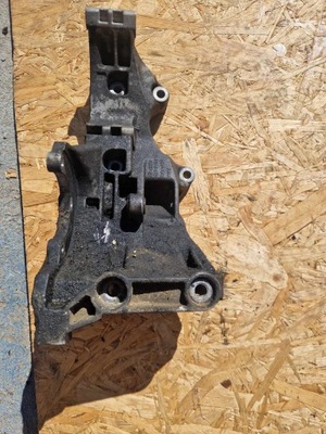 Кронштейн генератора 03g903143d a4 b7 a6 c6 2.0tdi фото №1