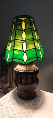 Lampa witrażowa Tiffany.