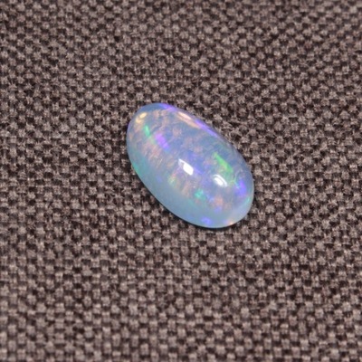 Opal z Etiopii kaboszon ok. 12x7 mm OPA1651