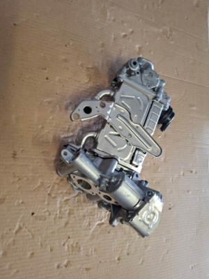 Радиатор выхлопных газов клапан egr mercedes-benz gle a6541409100 фото №1