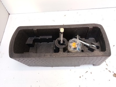 Opel corsa e вкладыш багажника ушко пенополистирол жидкость фото №1