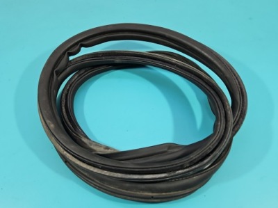 Прокладка крышки багажника tesla model 3 2017- фото №1