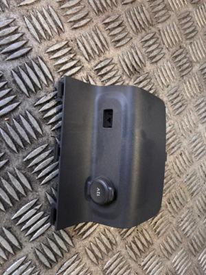 Citroen c3 iii панель консоли разъём прикуривателя 9829485677 фото №1