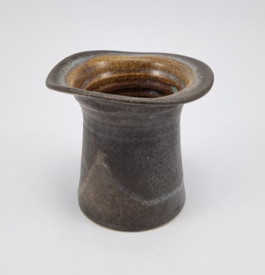 Mały wazon ceramiczny; 2359