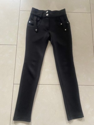 Czarne eleganckie spodnie 140
