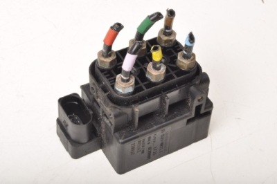 Volvo xc60 ii розподільник пневматика 15-1521-0033.2 фото №1