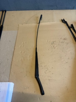 Важіль двірники перед праве vw up 1s1955410 фото №1