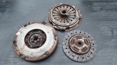 Iveco daily iv 06-12 2.3 колесо двомасовий диск притиск комплект справні nr4 фото №1