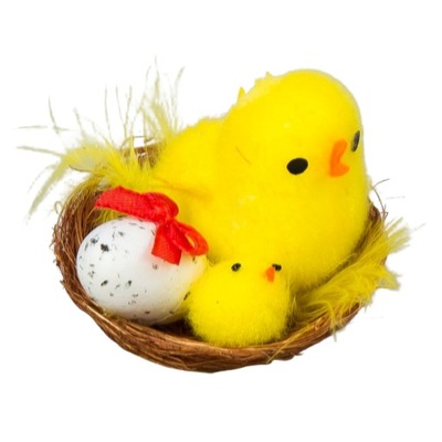 Kurczak wielkanocny w gniazdku z jajkiem i kokardą