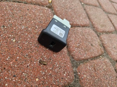 Usb разъём adam crossland opel corsa e 13519246 фото №1