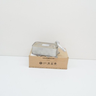 Audi q7 4l двигатель oil кулер 057117021m фото №1