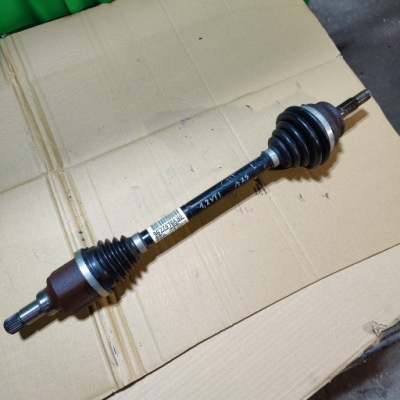 Citroen c3 iii 1.2 vti привідний вал ліва 9677476580 фото №1