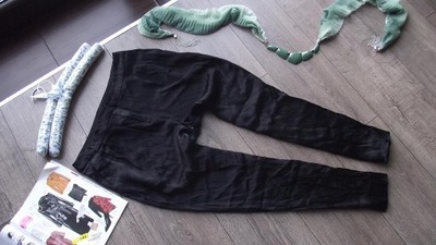 Very klasyczne spodnie atłasowe rurki czarne 40