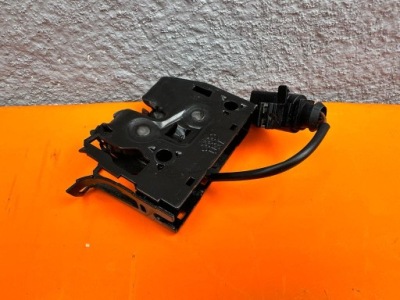 Audi q3 8u0823509 замок крышки двигателя org. фото №1