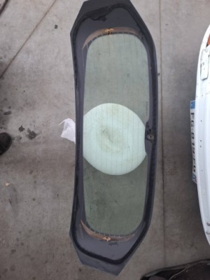 Стекло задняя peugeot 208 1 фото №1