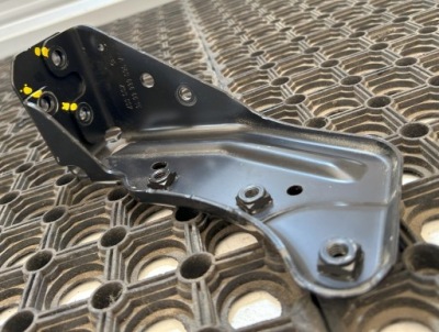 Кронштейн кронштейн порог mercedes actros mp4 a9606664615 оригинал фото №1